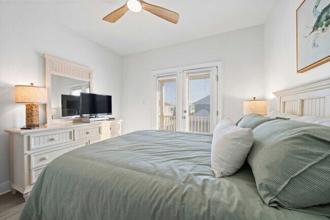 Building Photo - 6084 Sawgrass Cir