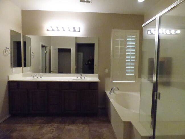 Building Photo - 4 bedroom home with SOLAR and all appliances!