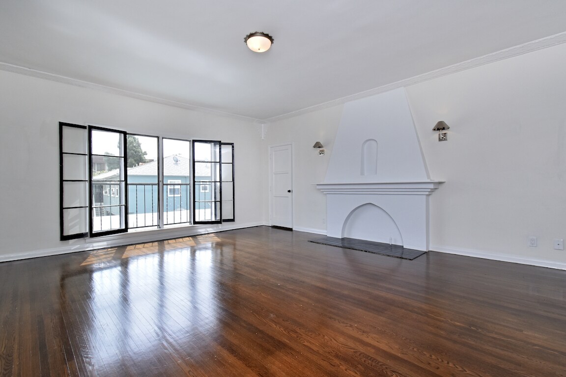 Building Photo - 724 S Genesee Ave