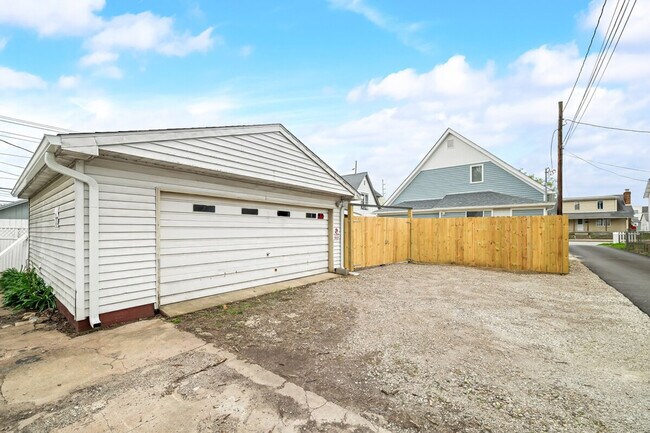 Building Photo - 1019 Central Ave