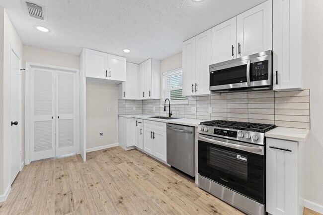 Building Photo - 27241 Wells Ln