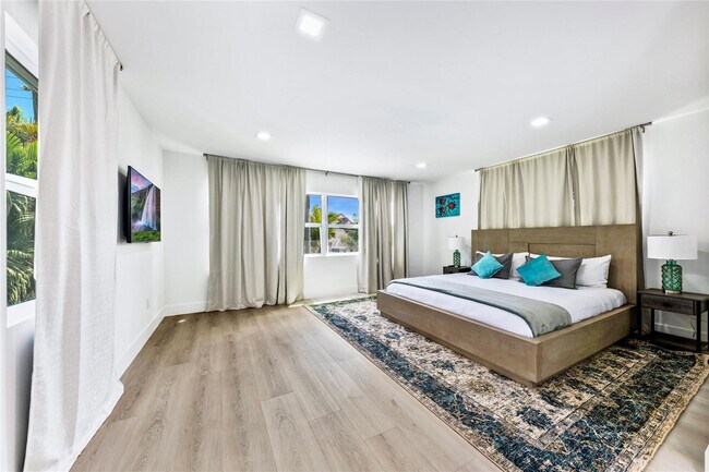 Building Photo - 3329 NE 17th St