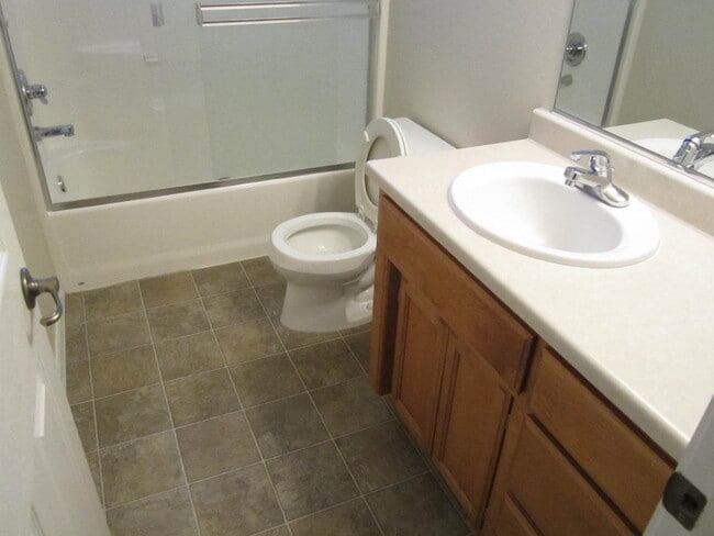 Building Photo - Charming Duplex for Rent