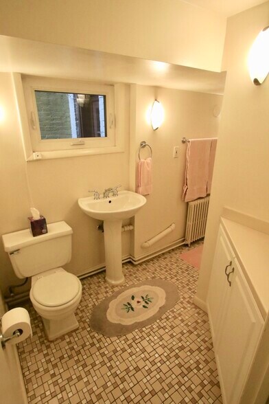 Building Photo - 1713 Riggs Pl NW