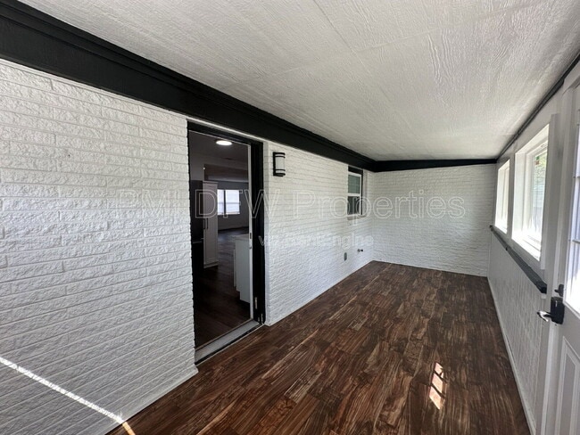 Building Photo - 3304 Mayhew Dr