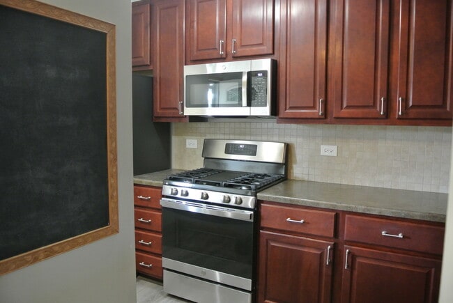 Building Photo - 118 Colonial Pkwy