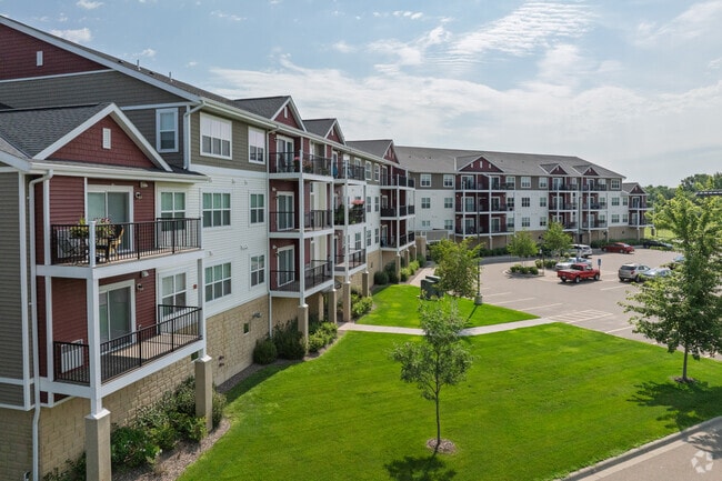 Building Photo - Vermillion Shores II