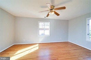 Building Photo - 1912 S Glebe Rd