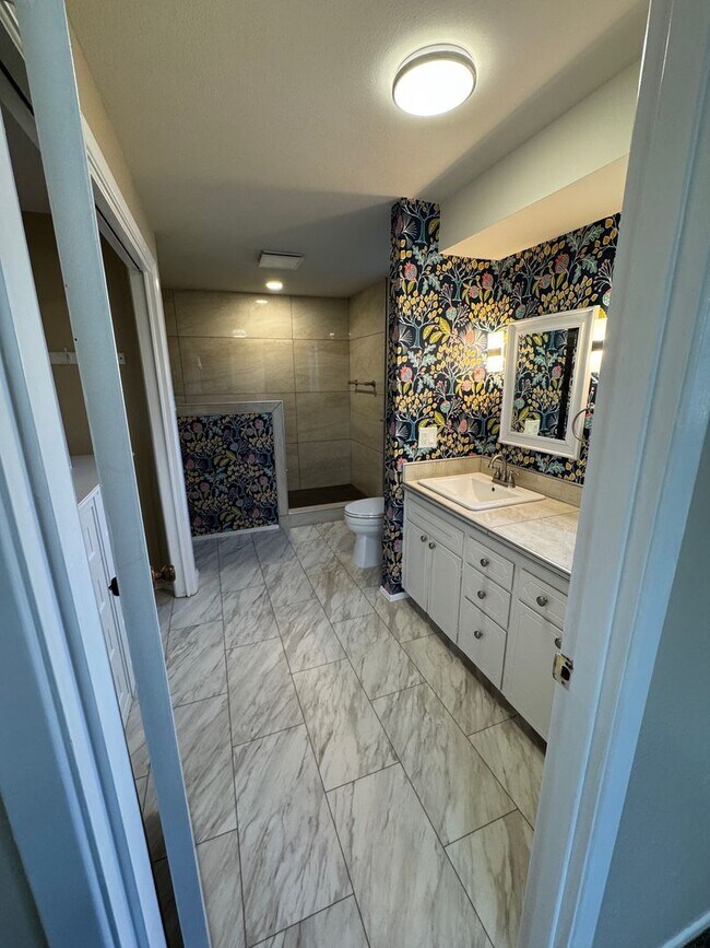 Building Photo - 3 Bed 2 Bath Home