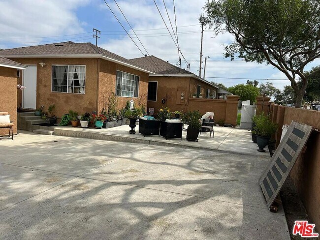 Building Photo - 17039 Crenshaw Blvd