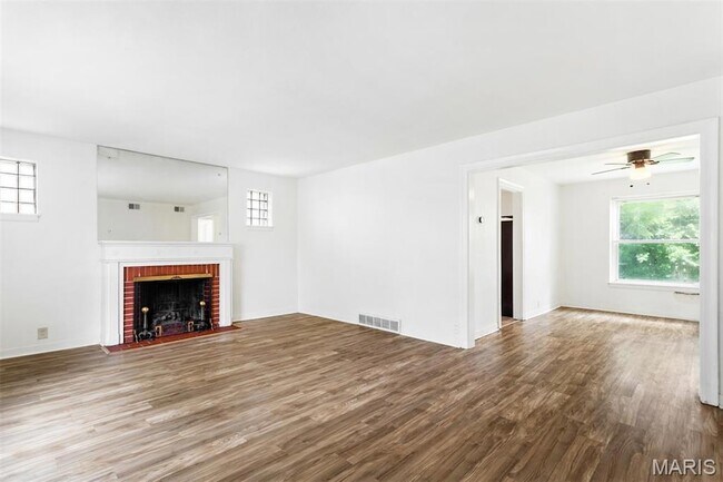 Building Photo - 1076 Wilshire Ave