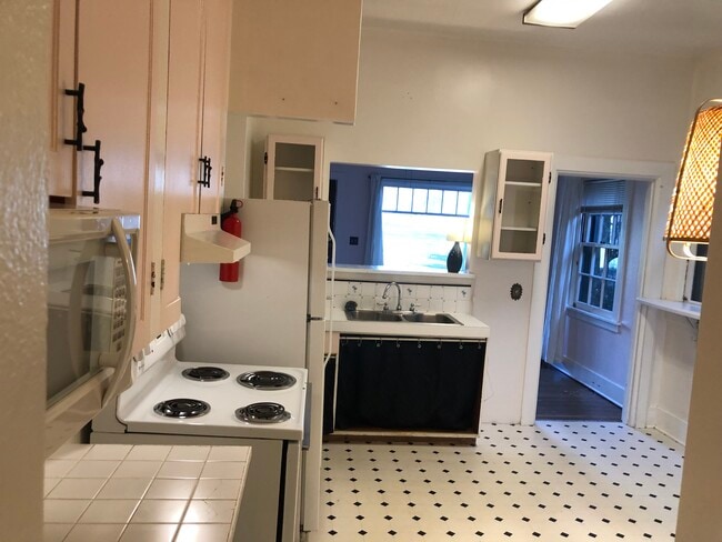 Building Photo - 3409 SE 22nd Ave