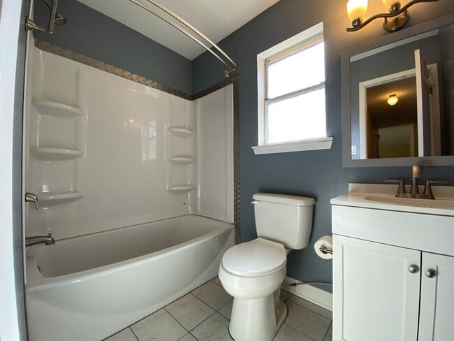 Building Photo - 980 White Cir