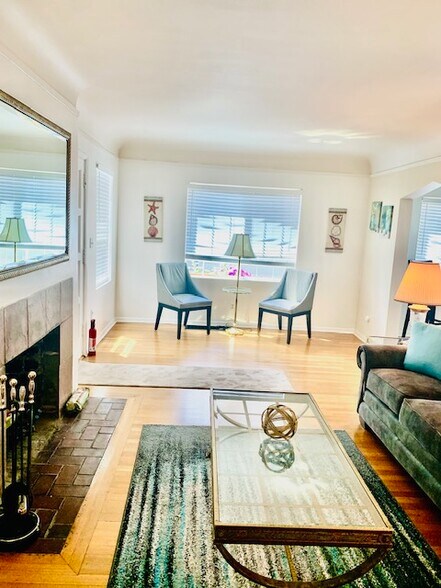 Building Photo - 5914 S Carver St