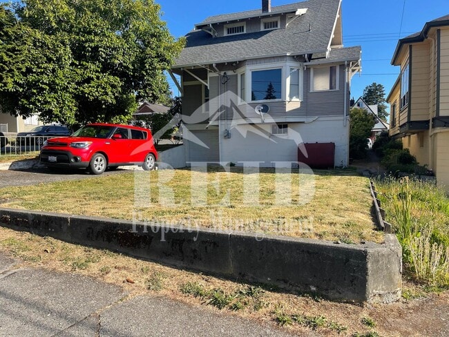 Building Photo - Large home/3bed 3 bath with bonus/office room just outside of PSNS and close to Bremerton Ferry