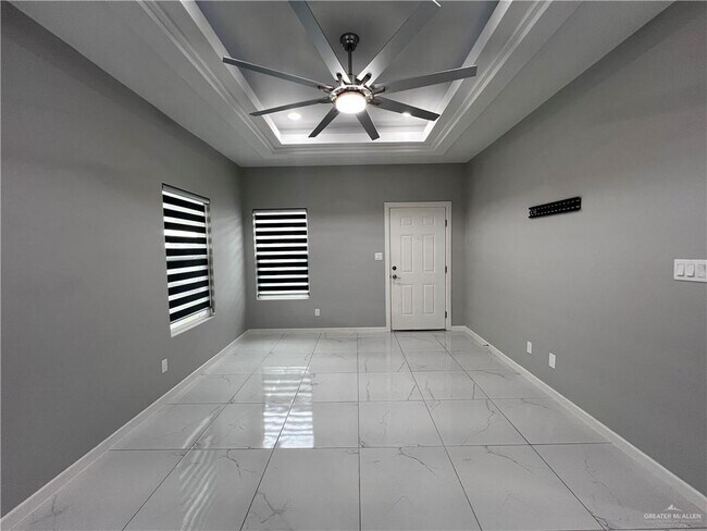Building Photo - 1122 Country Club Drive