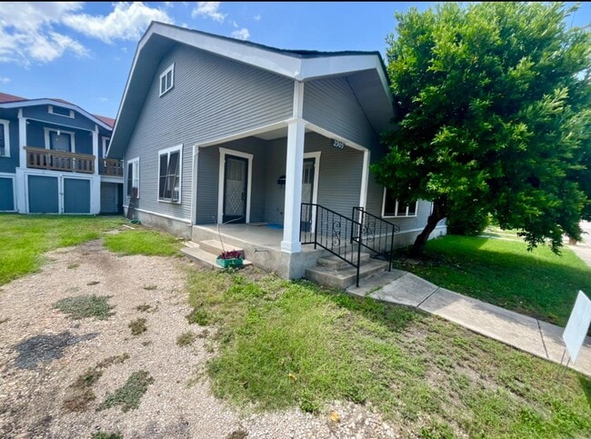 Building Photo - 2907 N Elmendorf St