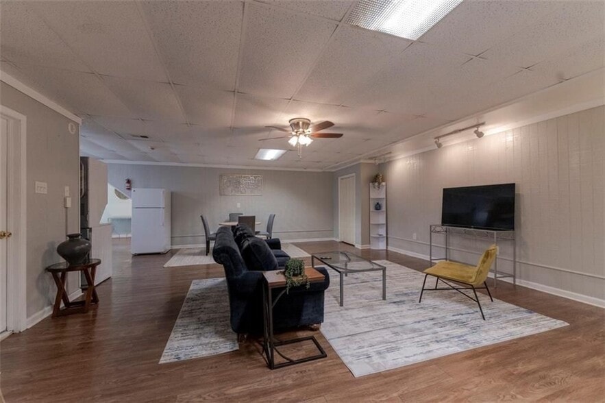 Building Photo - 2560 Piney Wood Ln