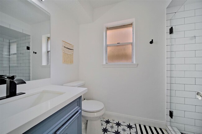 Building Photo - 323 Gentilly Dr