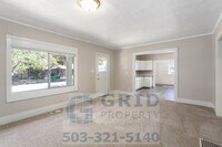 Building Photo - 2 Bedroom Home Available in Southeast Wood...
