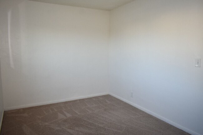 Building Photo - 3818-3820 Z STREET