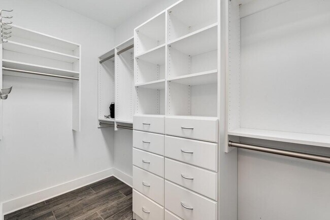 Building Photo - 240 Renaissance Pkwy NE