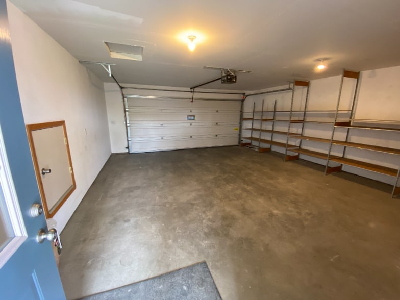 Building Photo - 2101 Eider Dr