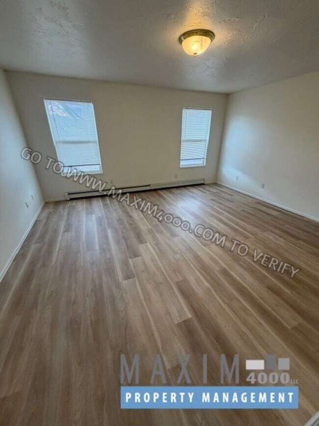 Building Photo - 210 W Sunset Dr