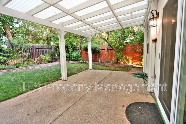 Building Photo - 8847 Mossburn Way
