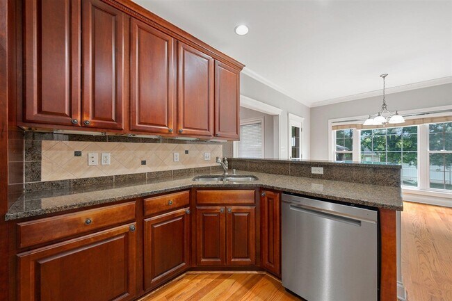 Building Photo - 3630 Amherst Dr