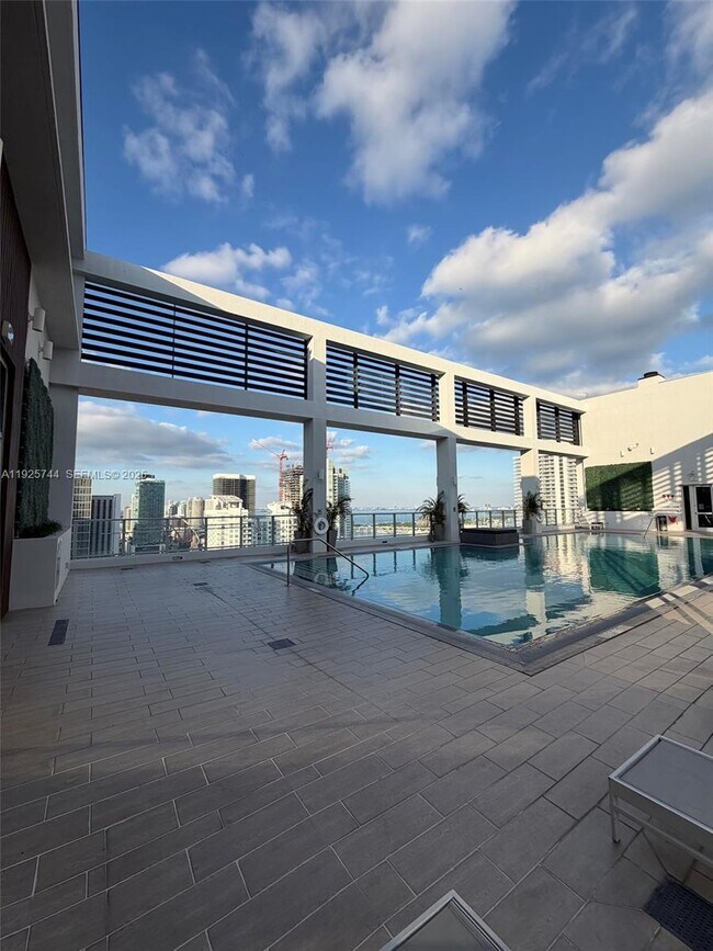 Building Photo - 151 SE 1st St