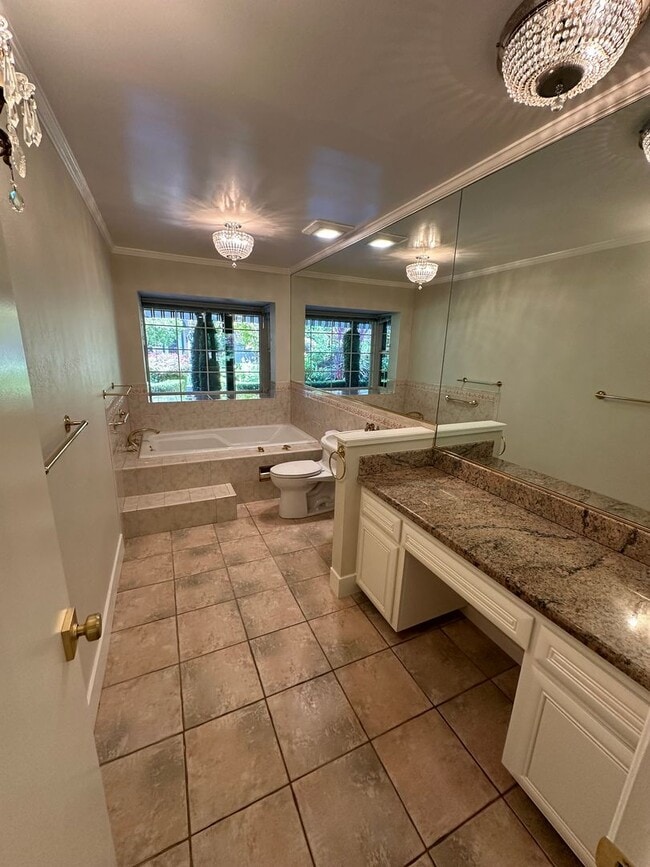 Building Photo - 5 Bed 4 Bath Gated Home In Alamo