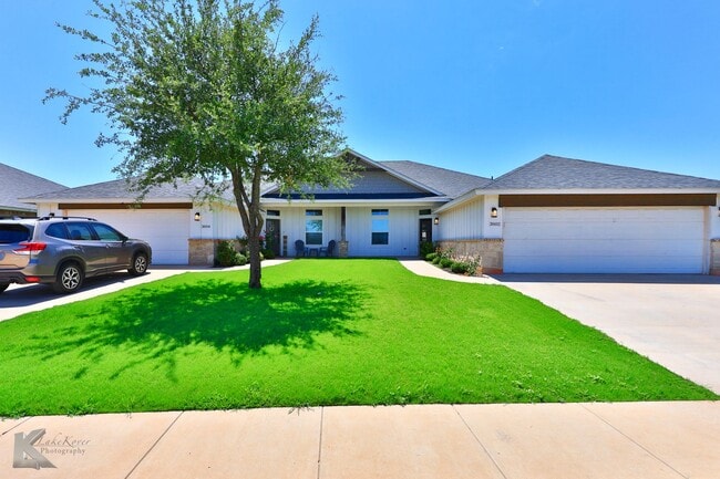 Building Photo - 3/2/2 duplex!  NEWLY UPDATED!