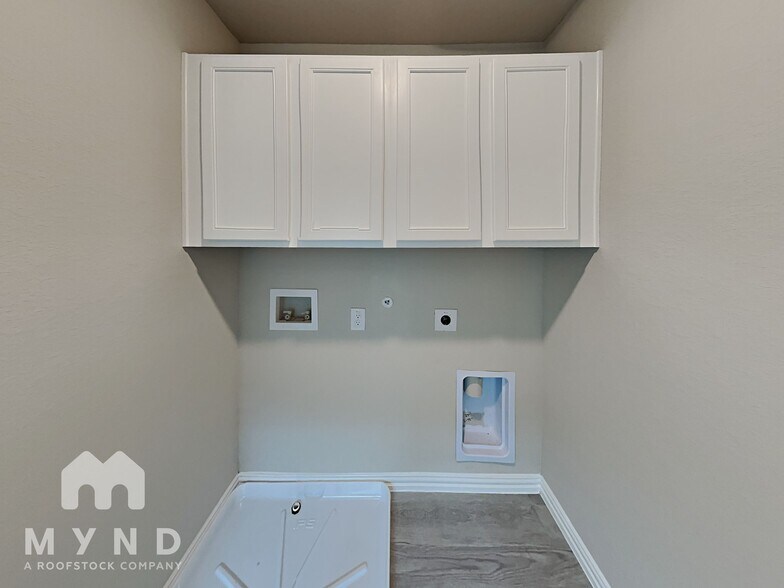 Building Photo - 1272 Alamo Dr