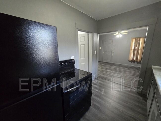 Building Photo - 709 Kern St