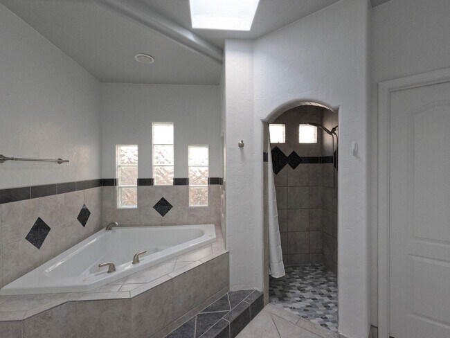 Building Photo - 2947 Longbow Loop