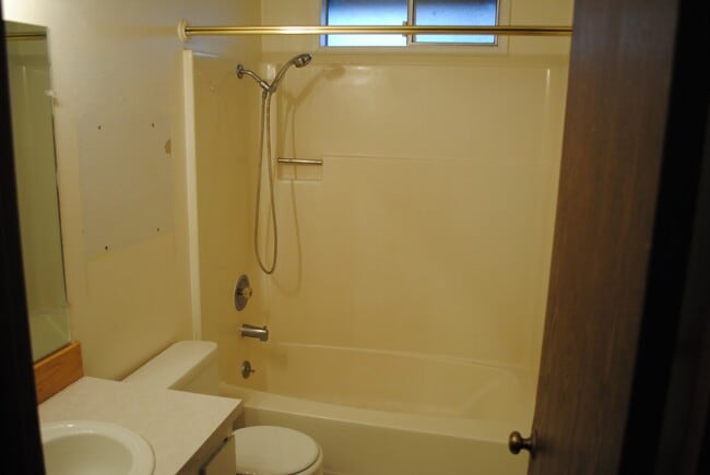 Building Photo - 112 Ridgemont Dr