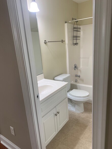 Bath 2 - 154 Orchard Way