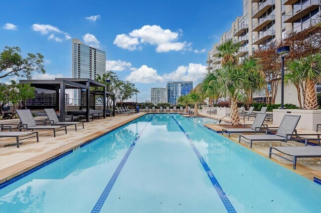 Building Photo - 360 Nueces St