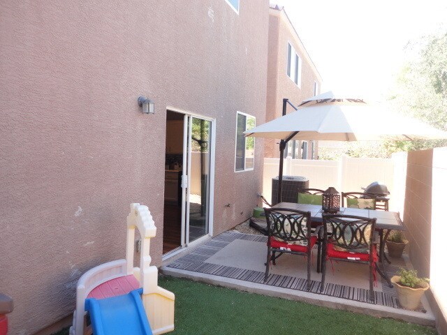 Building Photo - Beautiful 2 Story Home in Mountains Edge.