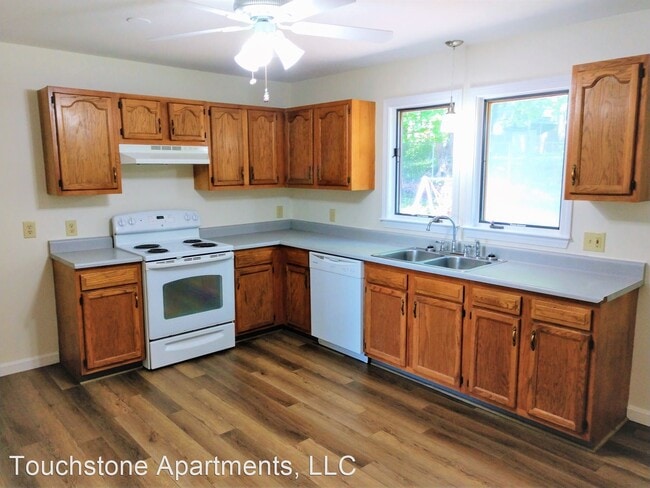 Building Photo - 221 Park St