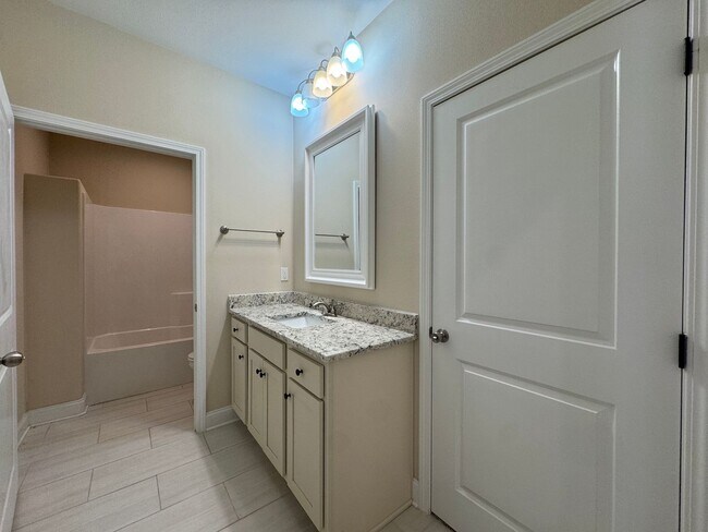 Building Photo - $500 OFF in NOVEMBER: Move-In Special!