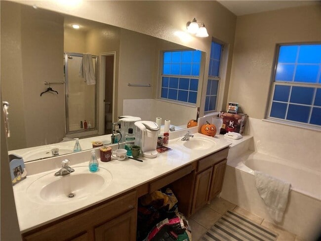 Building Photo - 5501 Duval St