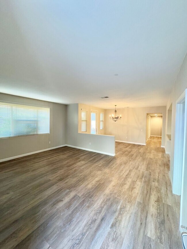 Building Photo - 12336 Hollyhock Dr