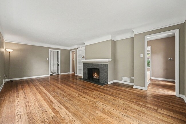 Building Photo - 746 N Monaco St Pkwy