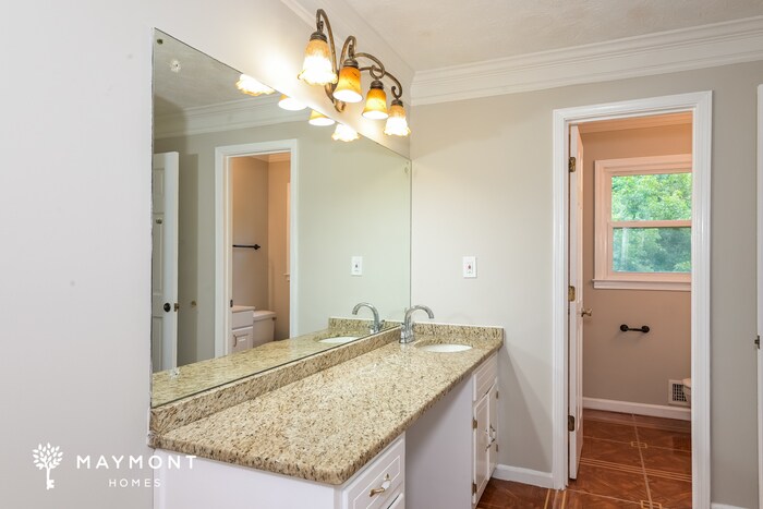 Building Photo - 4806 Castlewood Dr SW