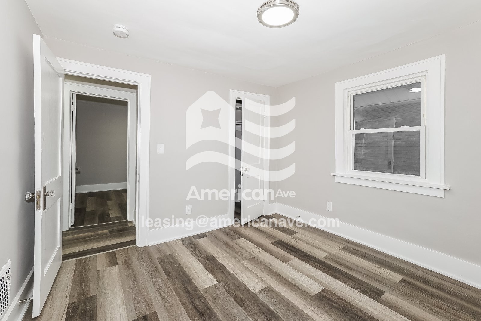 Building Photo - 1001 W 20th St