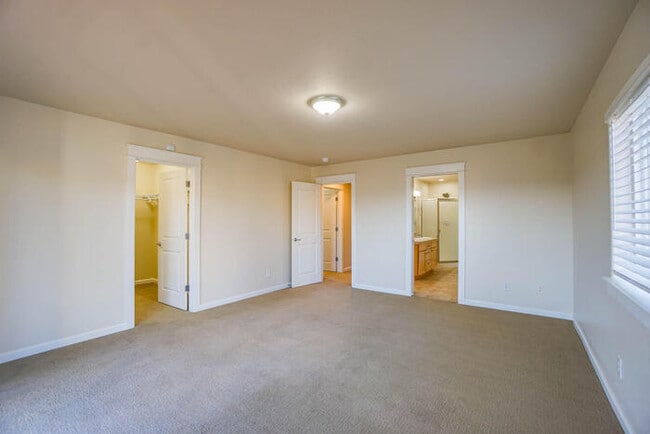 Building Photo - BEAUTIFUL VIEWS of MT. HOOD