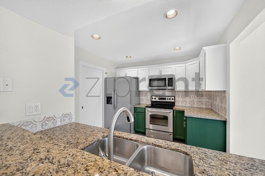 Building Photo - Unit Apt 6H