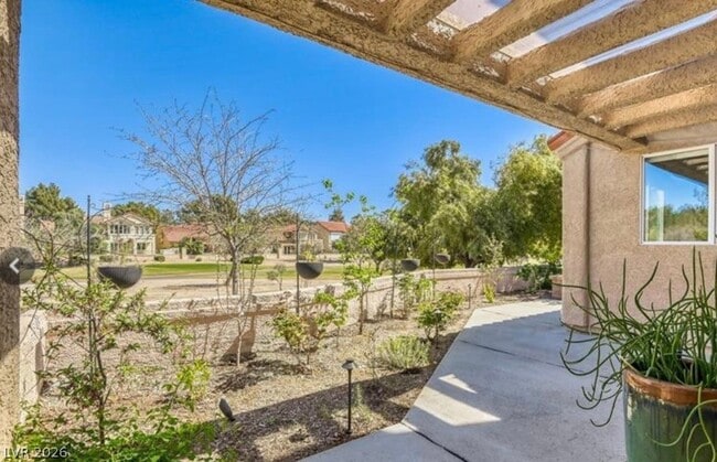 Building Photo - 8243 Round Hills Cir